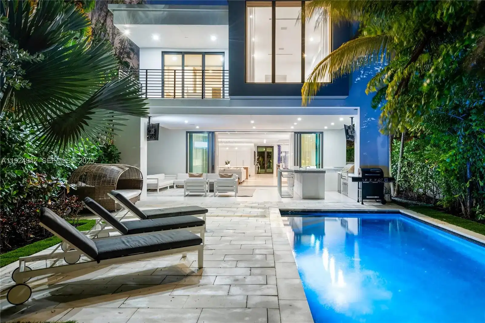 310 SE 11th Ave, Fort Lauderdale FL 33301 photo 2