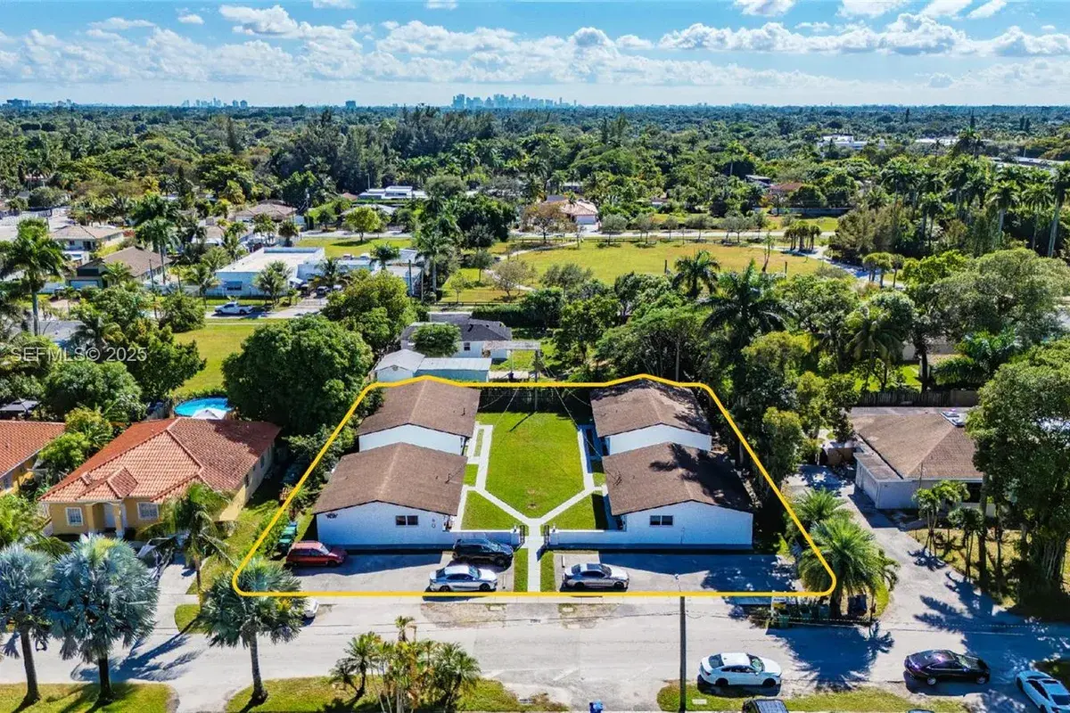 60 NW 161st St, Miami FL 33169