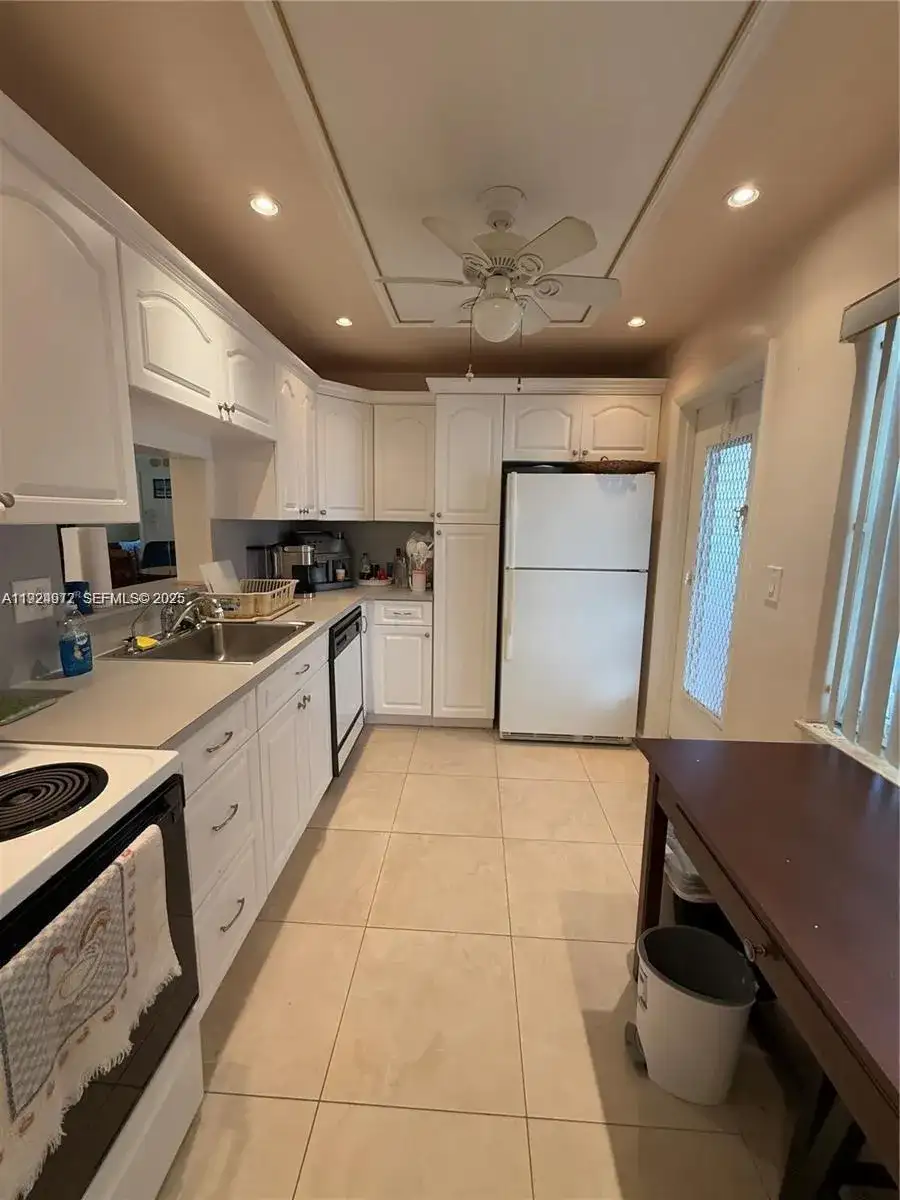4270 NW 40th St # 202, Lauderdale Lakes FL 33319 photo 2