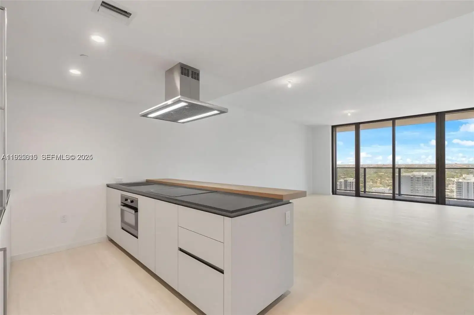 1000 Brickell Plz # 3310, Miami FL 33131 photo 2