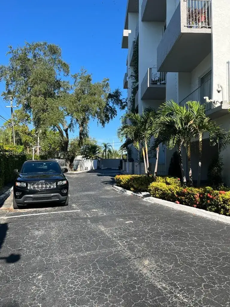 2020 NE 135th St # 609, North Miami FL 33181 photo 2