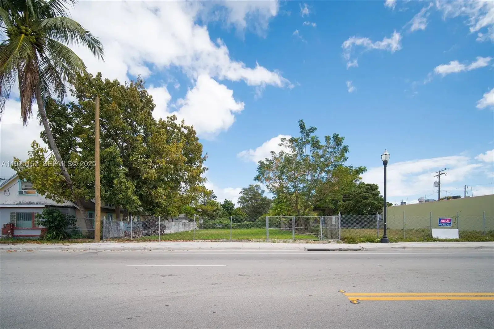 7635 NE 2nd Ave, Miami FL 33138 photo 3