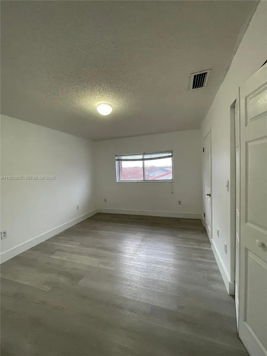 3375 W 76th St # 211, Hialeah FL 33018