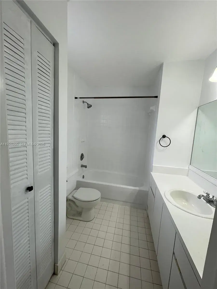 3375 W 76th St # 211, Hialeah FL 33018