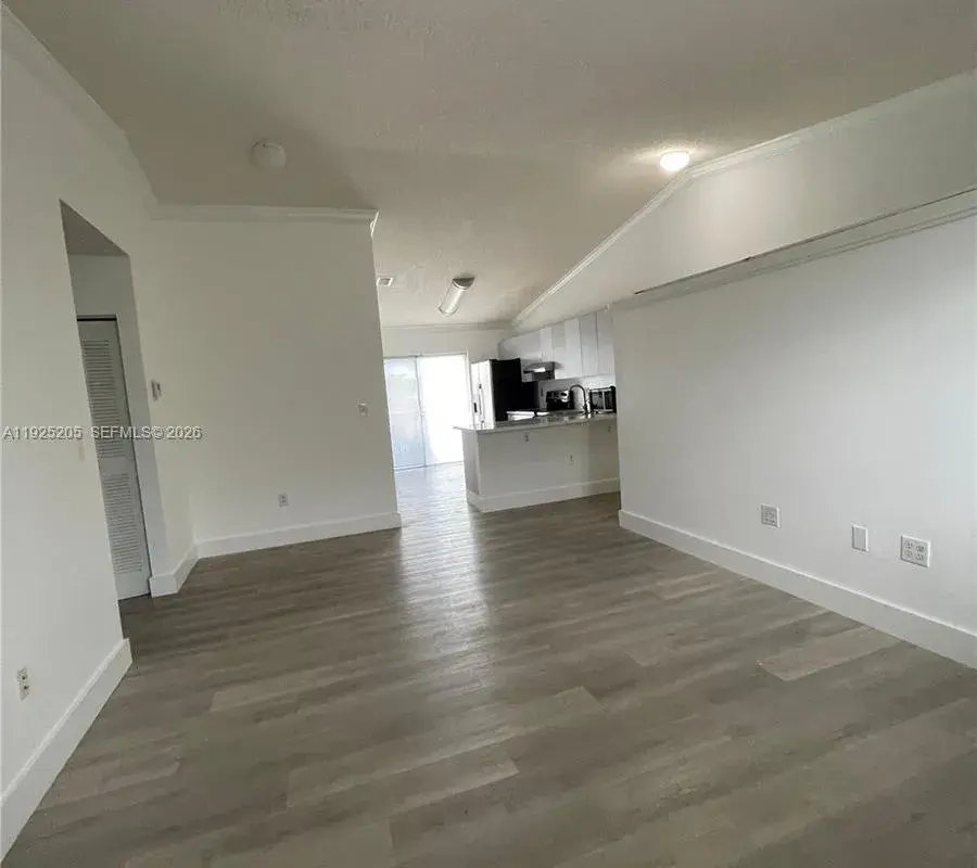 3375 W 76th St # 211, Hialeah FL 33018