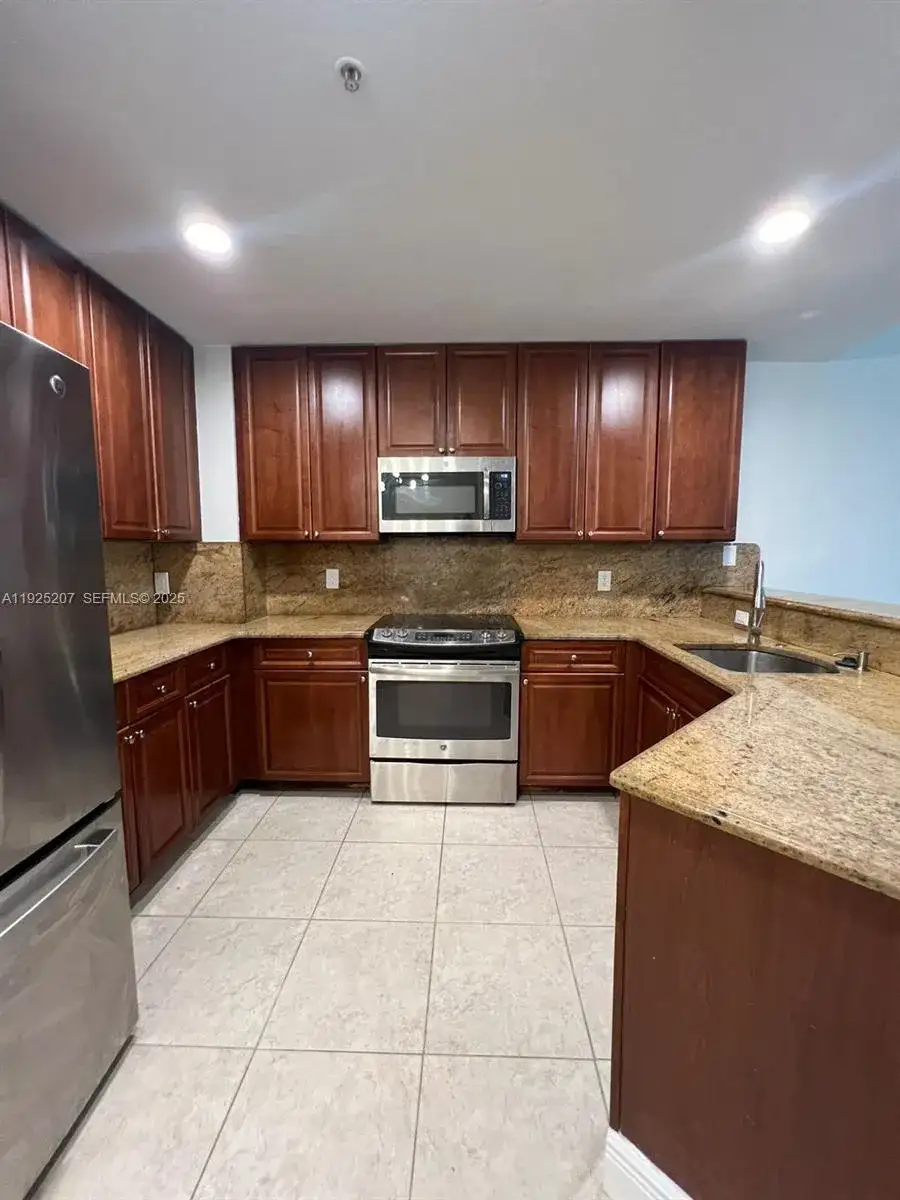 22 SW 6th Ct # 22, Pompano Beach FL 33060 photo 2
