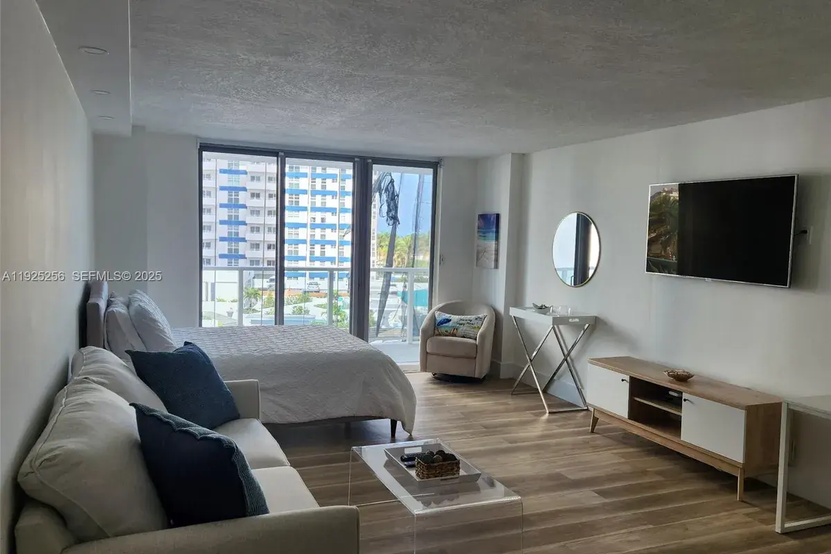 3180 S Ocean Dr # 307, Hallandale Beach FL 33009