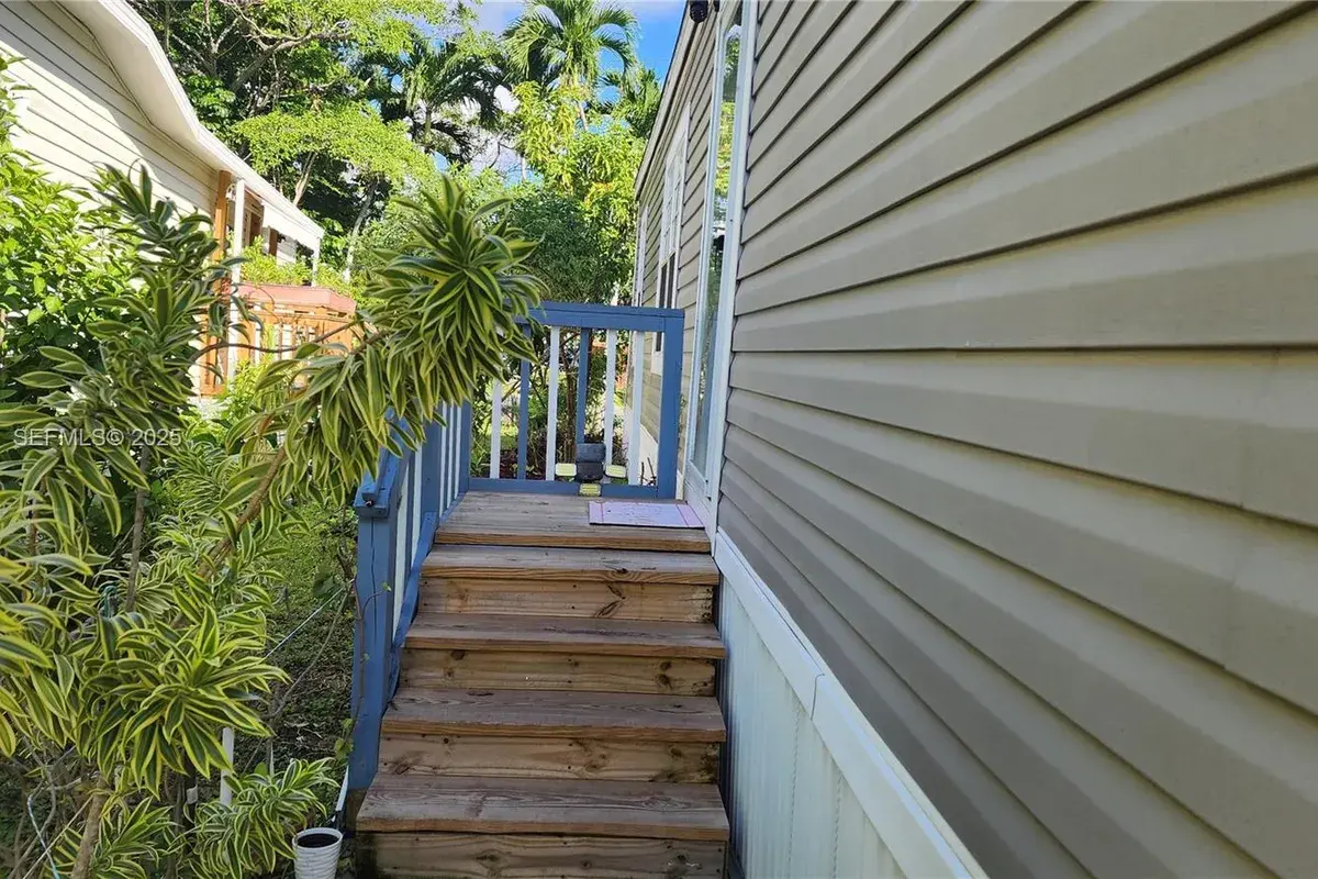 822 Heather Lane, Hallandale Beach FL 33309