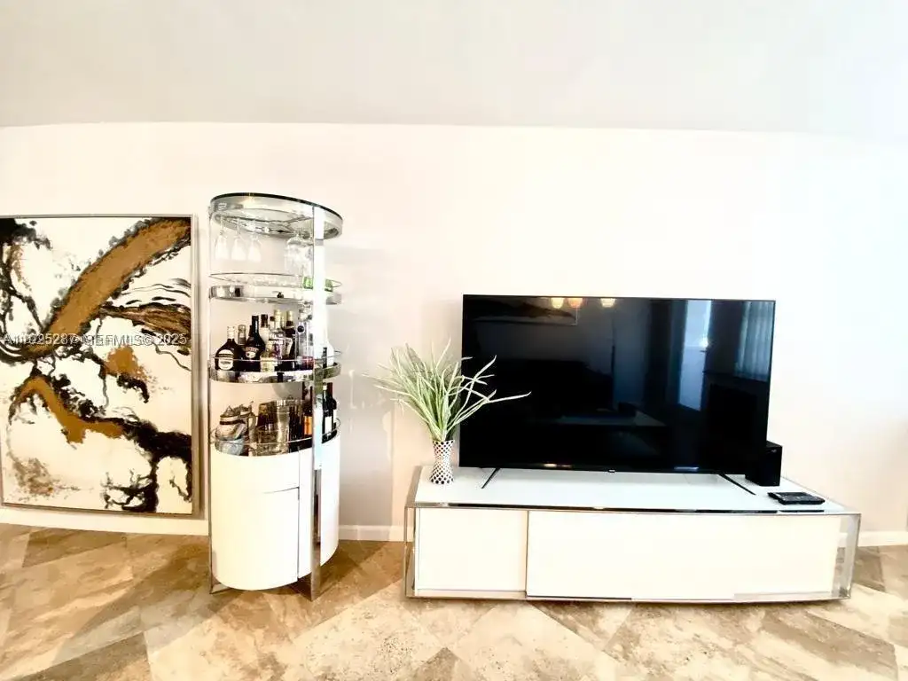 100 Lincoln Rd # 608, Miami Beach FL 33139 photo 4