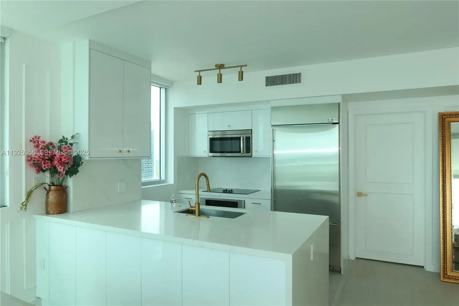 500 Brickell Ave # 3902, Miami FL 33131 photo 5