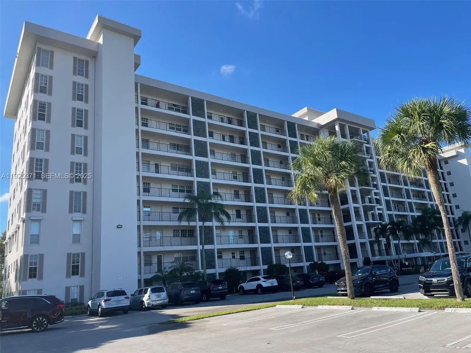 3100 N Palm Aire Dr # 104, Pompano Beach FL 33069