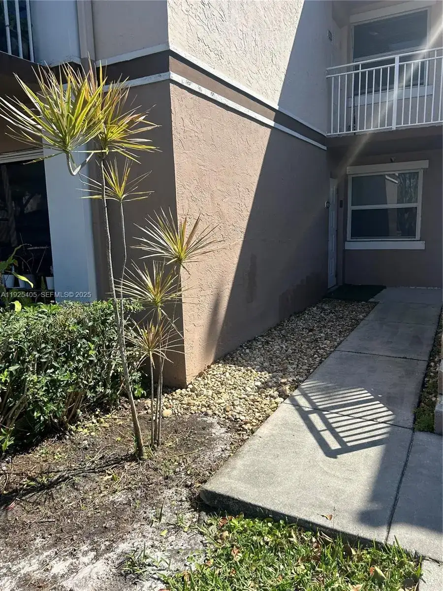 1250 SW 113th Ter # 102, Pembroke Pines FL 33025 photo 3