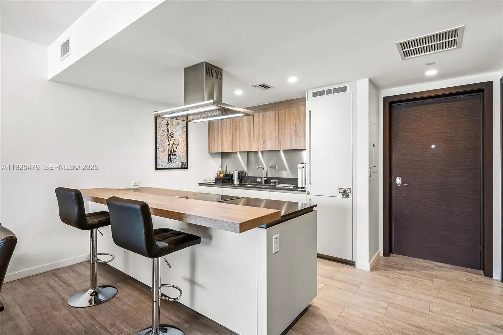 1000 Brickell Plz # 2111, Miami FL 33131 photo 4
