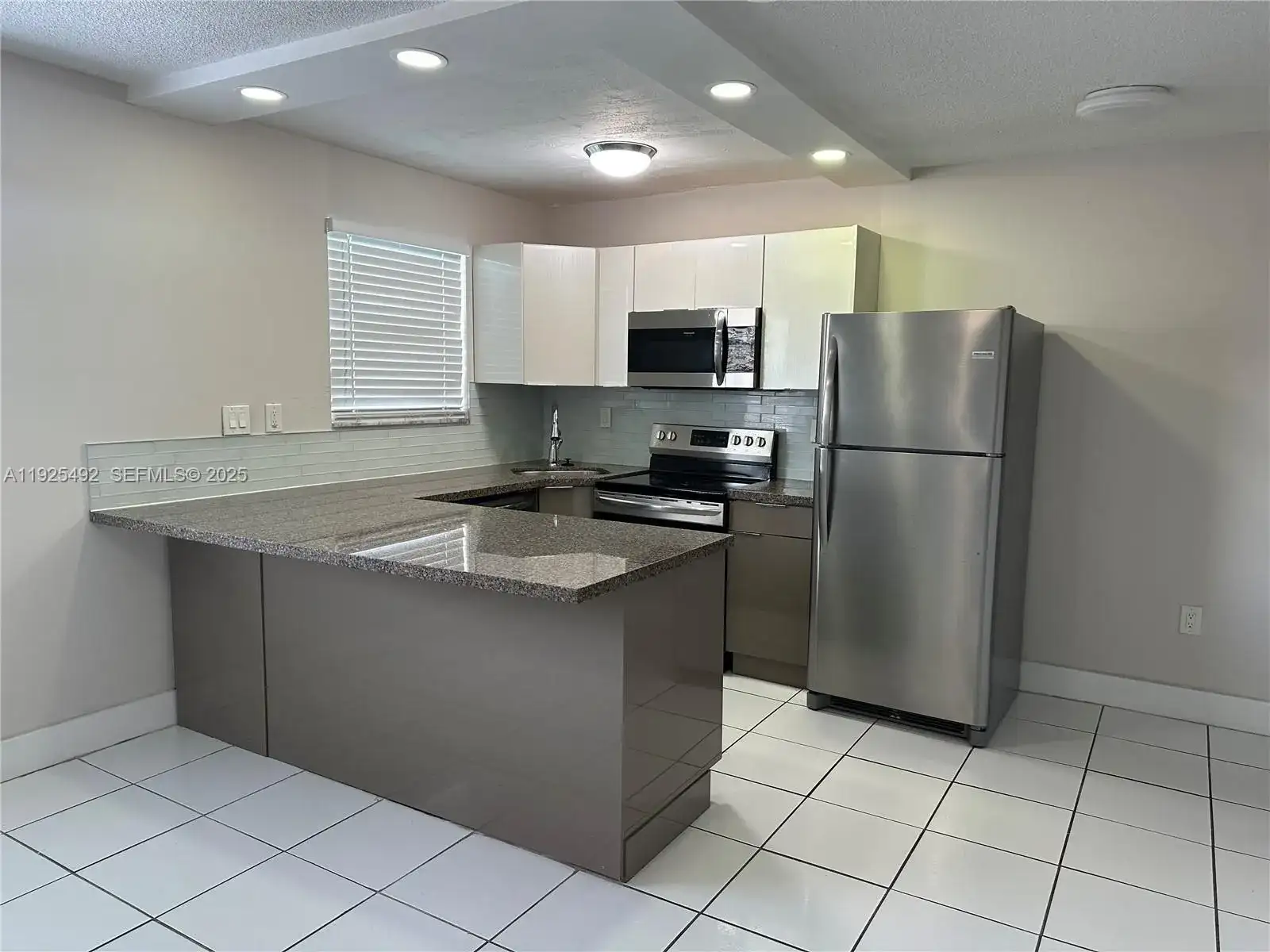 1975 NE 135th St # 3E, North Miami FL 33181 photo 2