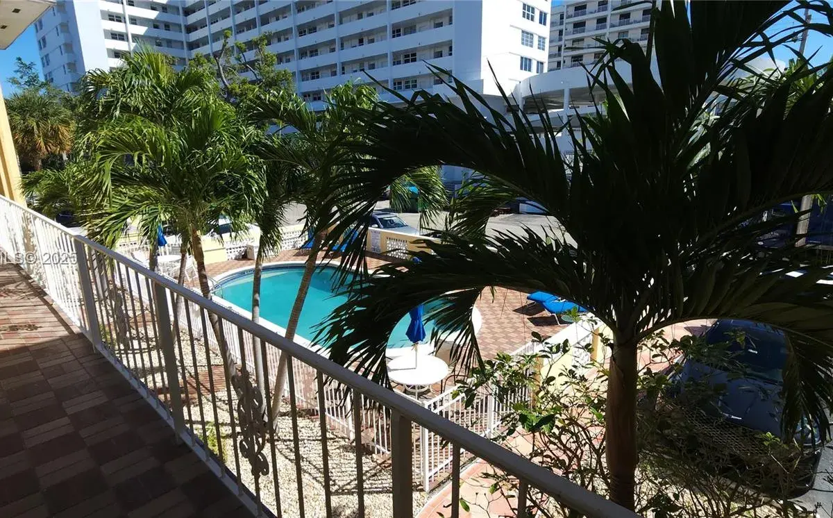 3061 NE 49th St # 10, Fort Lauderdale FL 33308
