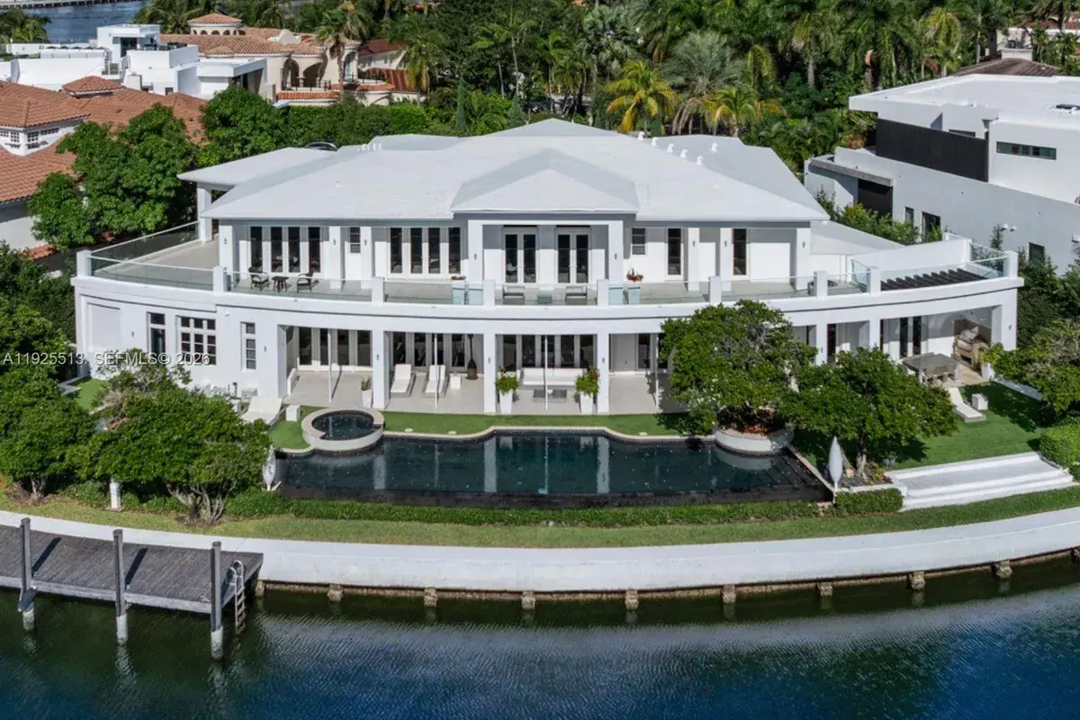 142 S Island Dr, Golden Beach FL 33160