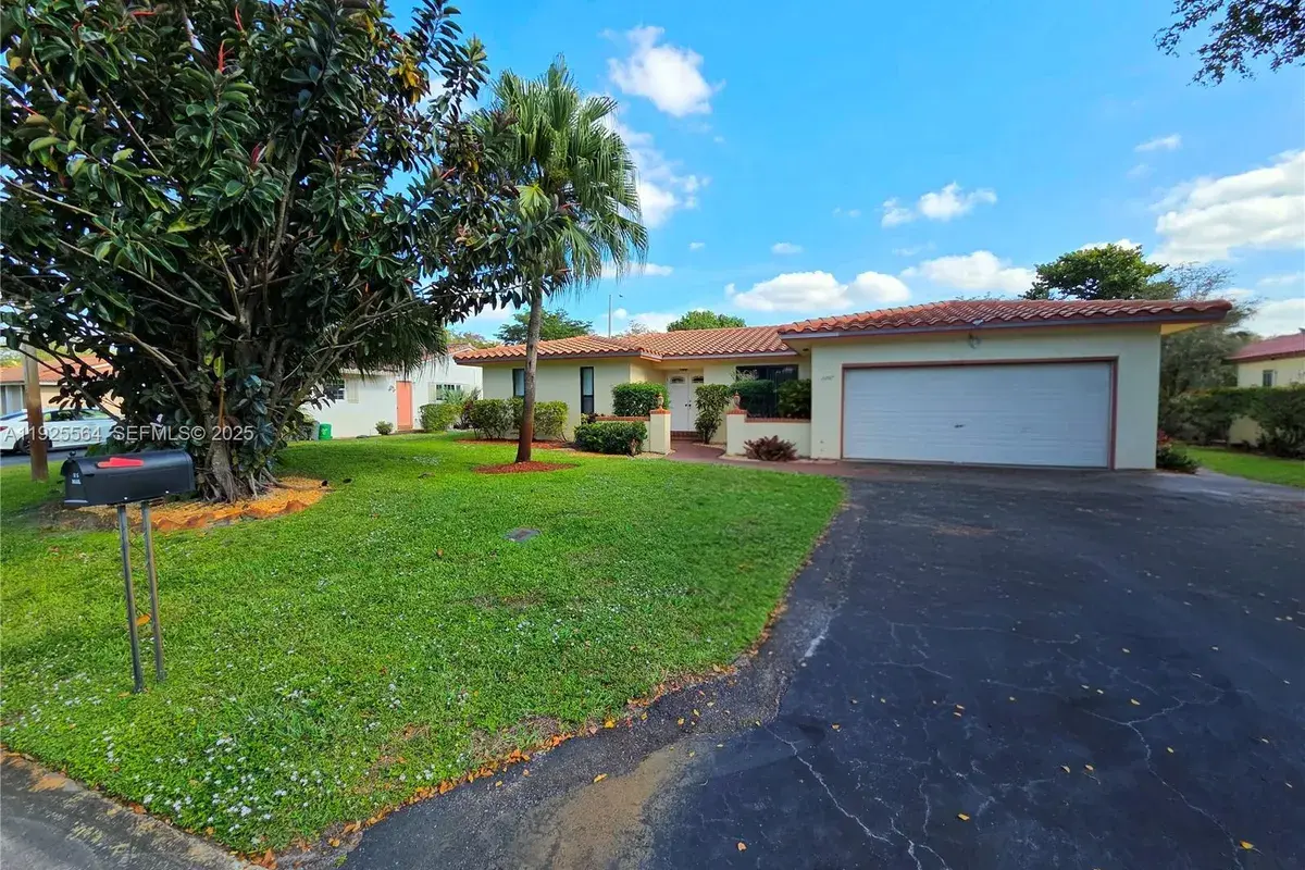 1327 NW 87th Ter, Coral Springs FL 33071