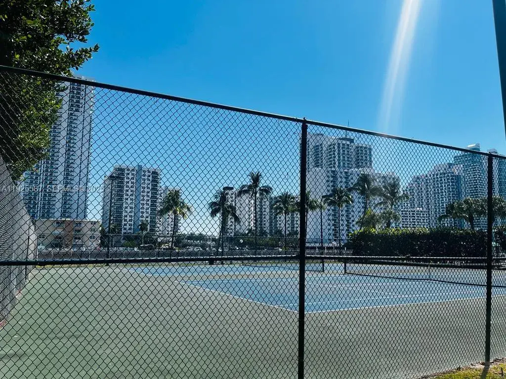 1000 Parkview Dr # 605, Hallandale Beach FL 33009