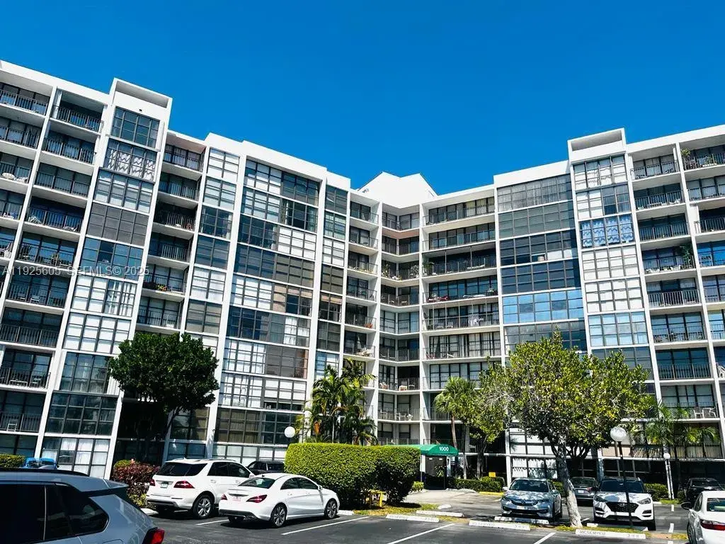 1000 Parkview Dr # 605, Hallandale Beach FL 33009
