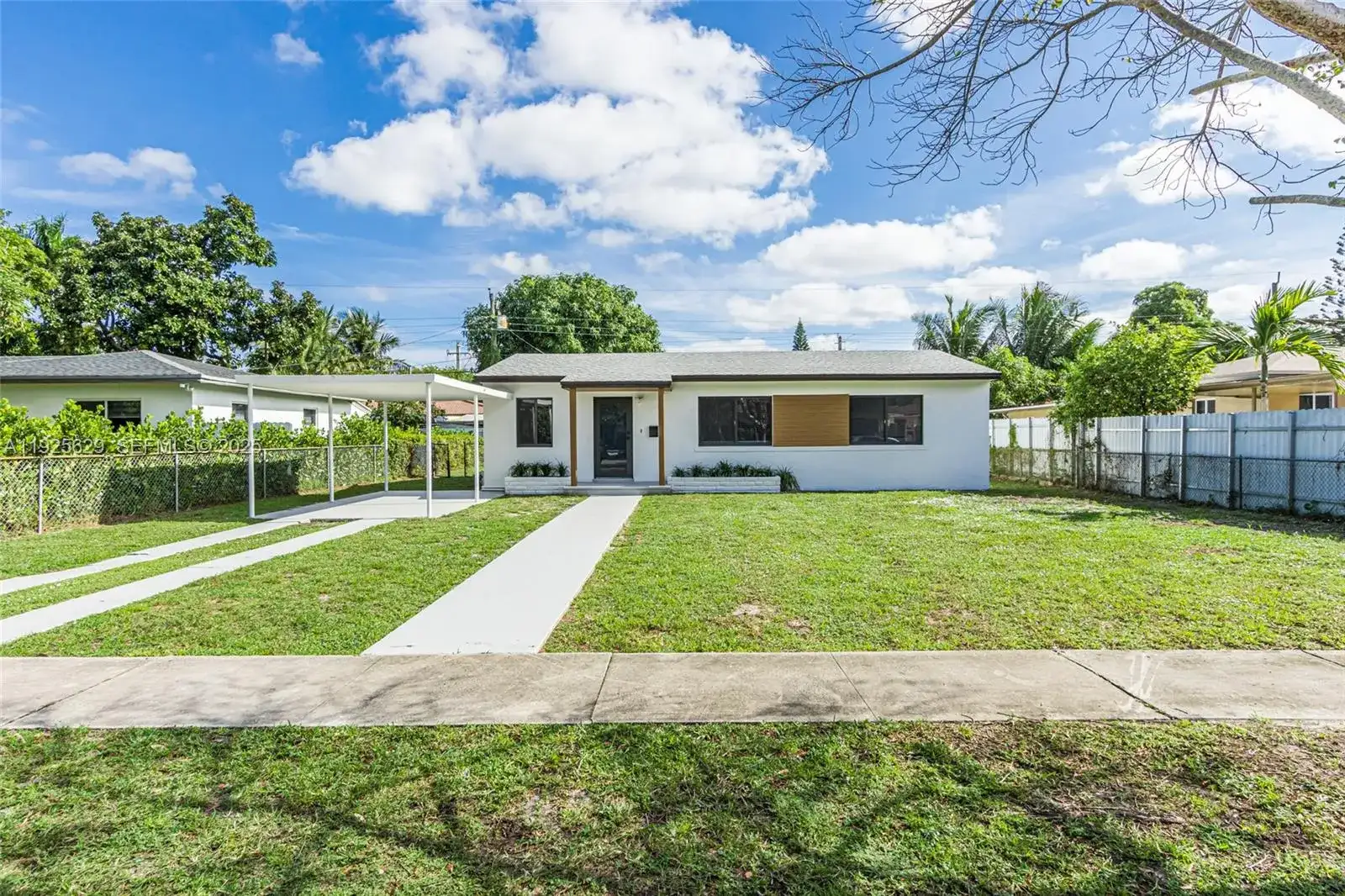 16049 NE 9th PL, North Miami Beach FL 33162 photo 2