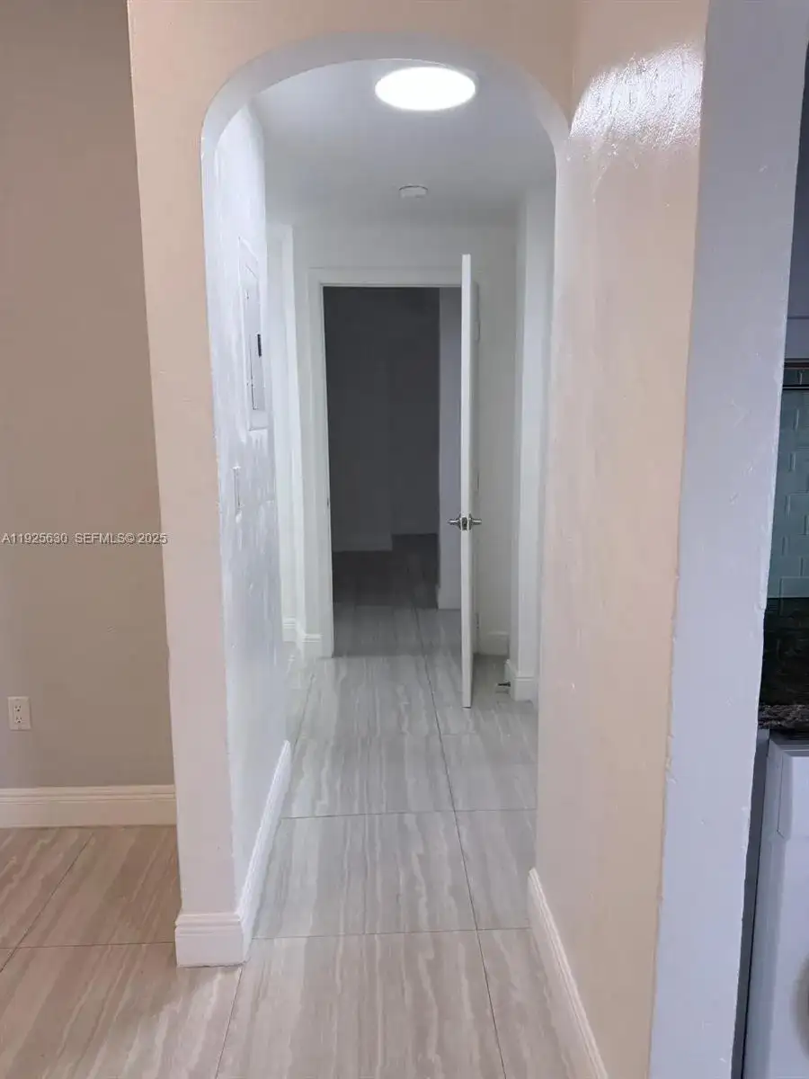 928 Euclid Ave # 5, Miami Beach FL 33139 photo 2
