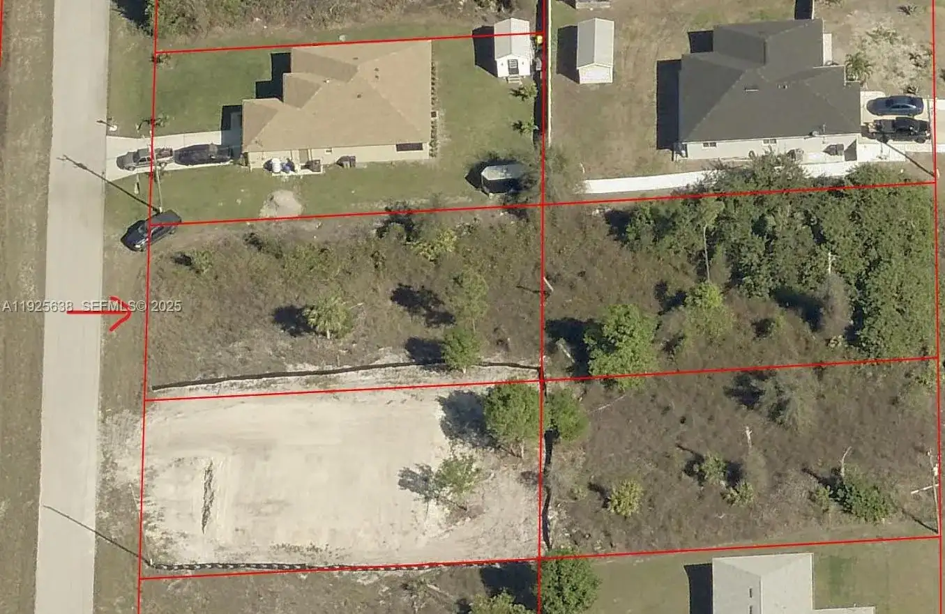 765 Bianca Avenue S, Lehigh Acres FL 33974 photo 2