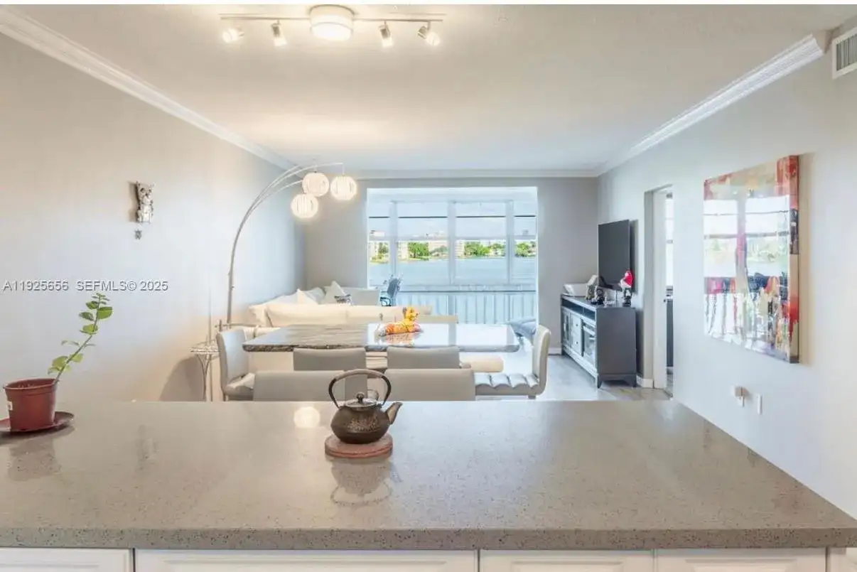 18555 NE 14th Ave # 619, Miami FL 33179 photo 4
