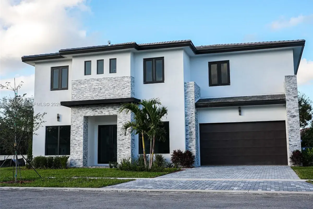 13083 Davie Oaks Dr, Davie FL 33325