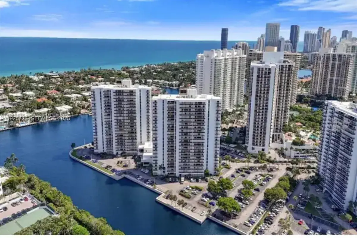 20515 E Country Club Dr # 1044, Aventura FL 33180