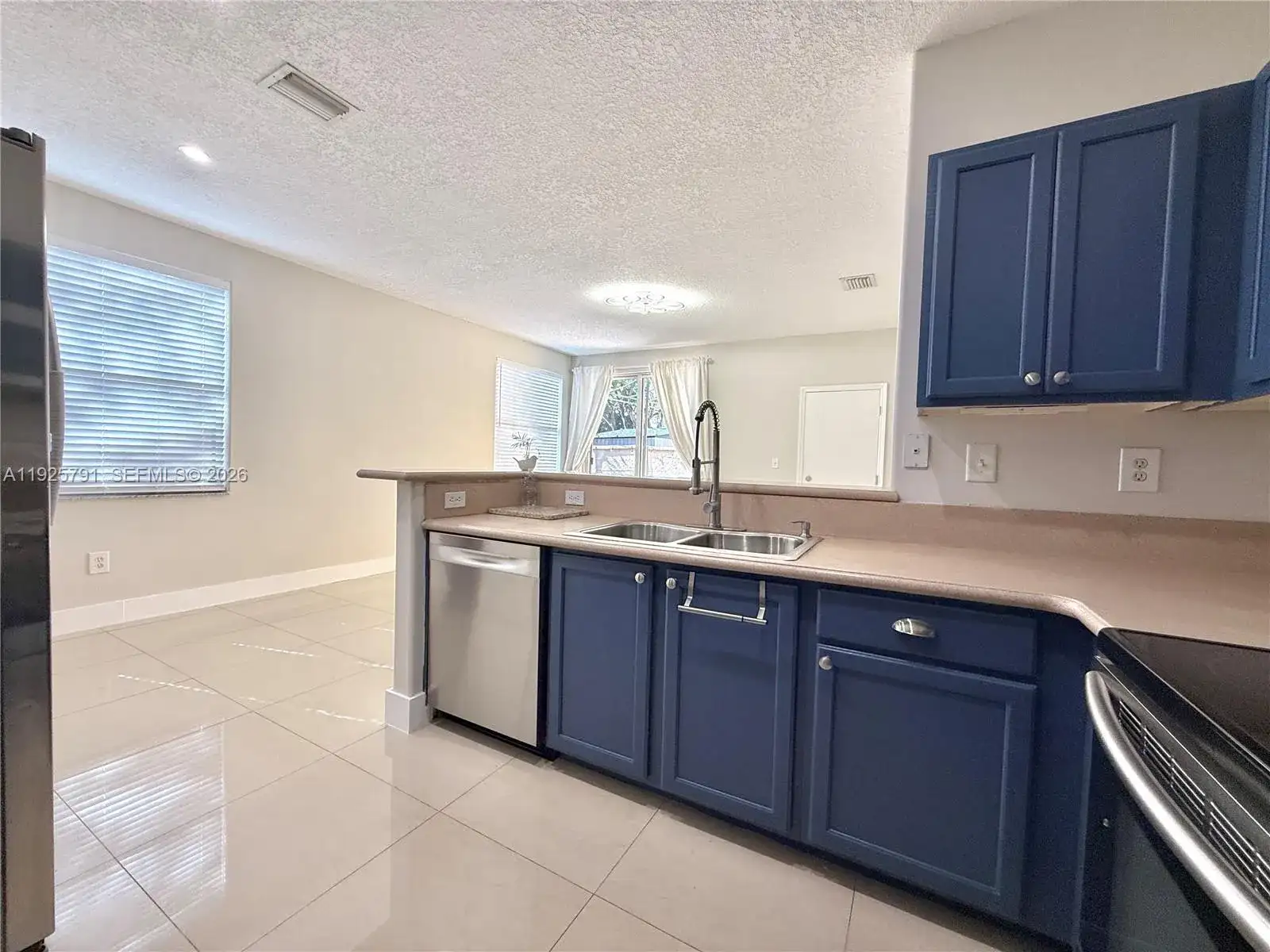 10866 NW 51st Ln, Doral FL 33178 photo 5
