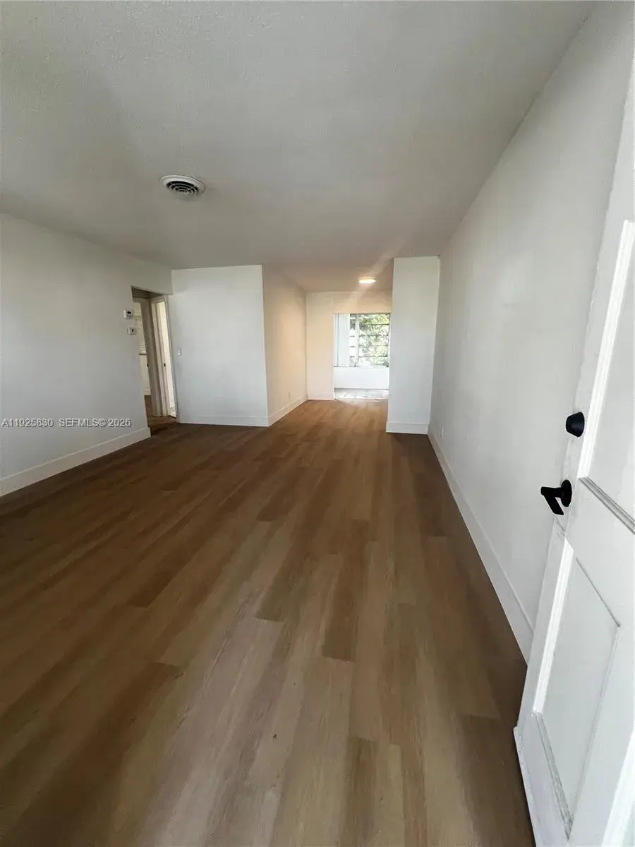 4177 NW 52nd Ave, Lauderdale Lakes FL 33319