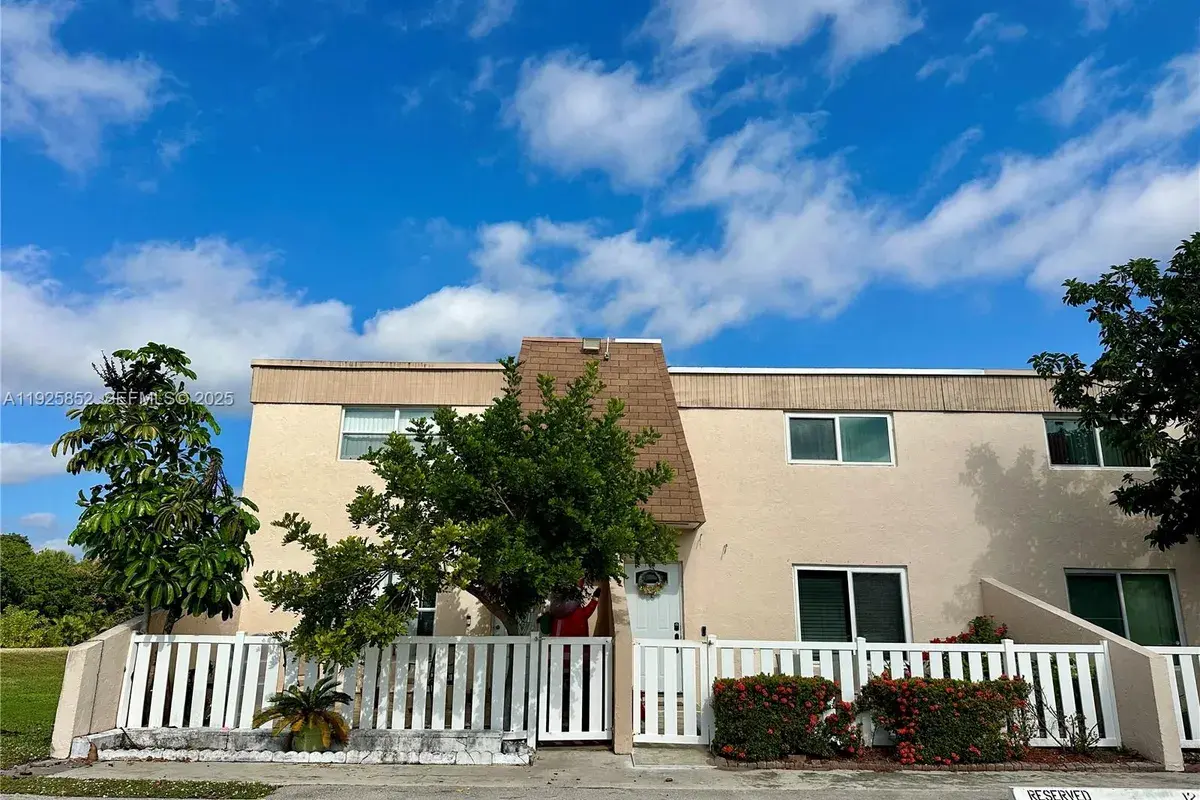 8091 NW 12th St # A, Margate FL 33063