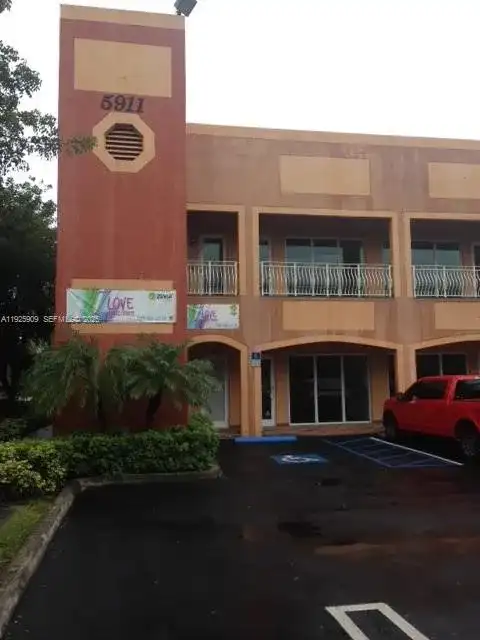 5911 NW 173rd Dr, Hialeah FL 33015
