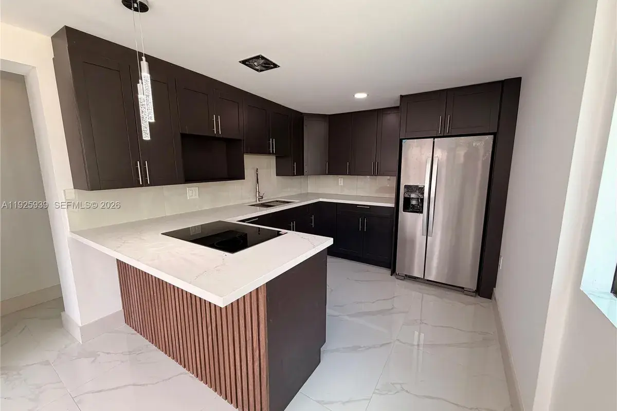 3527 NW 17th St, Miami FL 33125