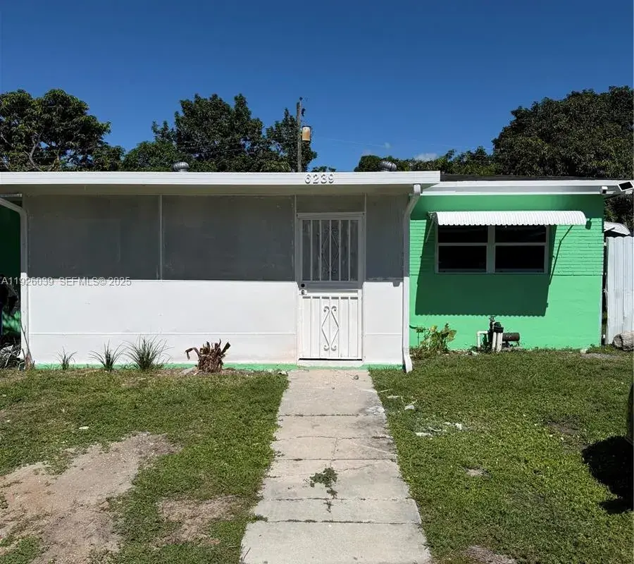 6239 Grant Ct, Hollywood FL 33024