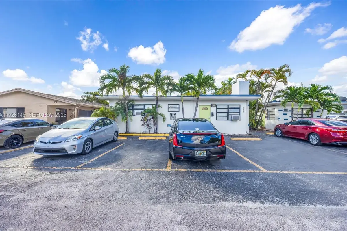 700 NE 6th St, Hallandale Beach FL 33009