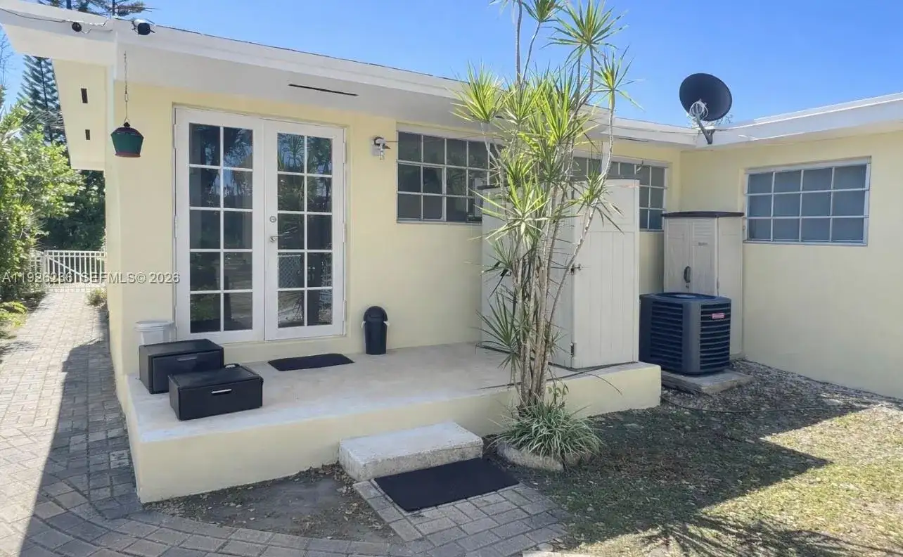 2275 SW 15th St, Miami FL 33145 photo 4