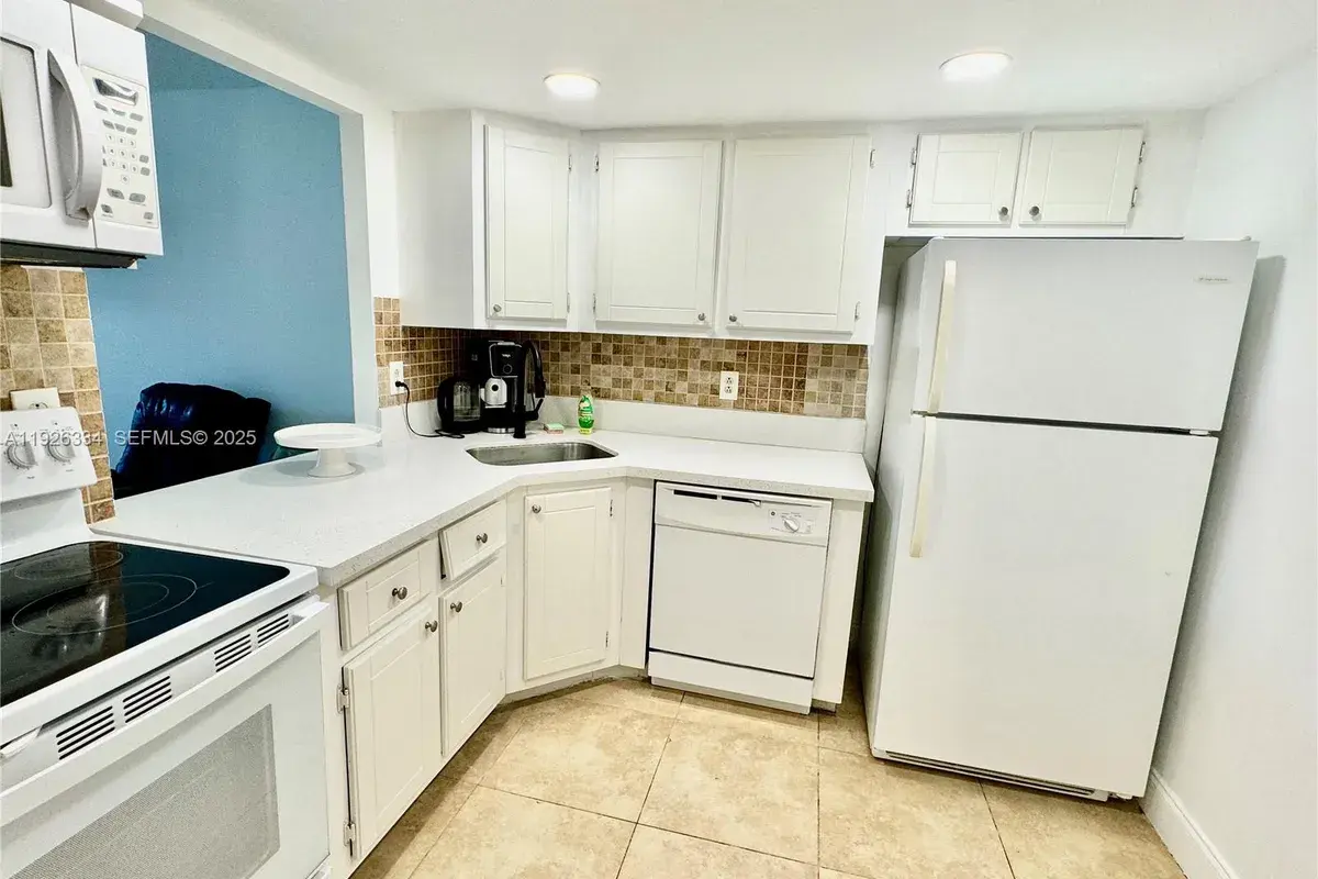 801 Three Islands Blvd # 417, Hallandale Beach FL 33009
