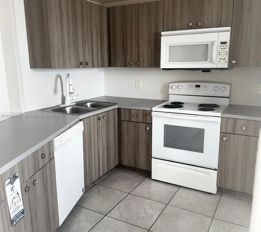 1770 NE 191st St # 1, Miami FL 33179