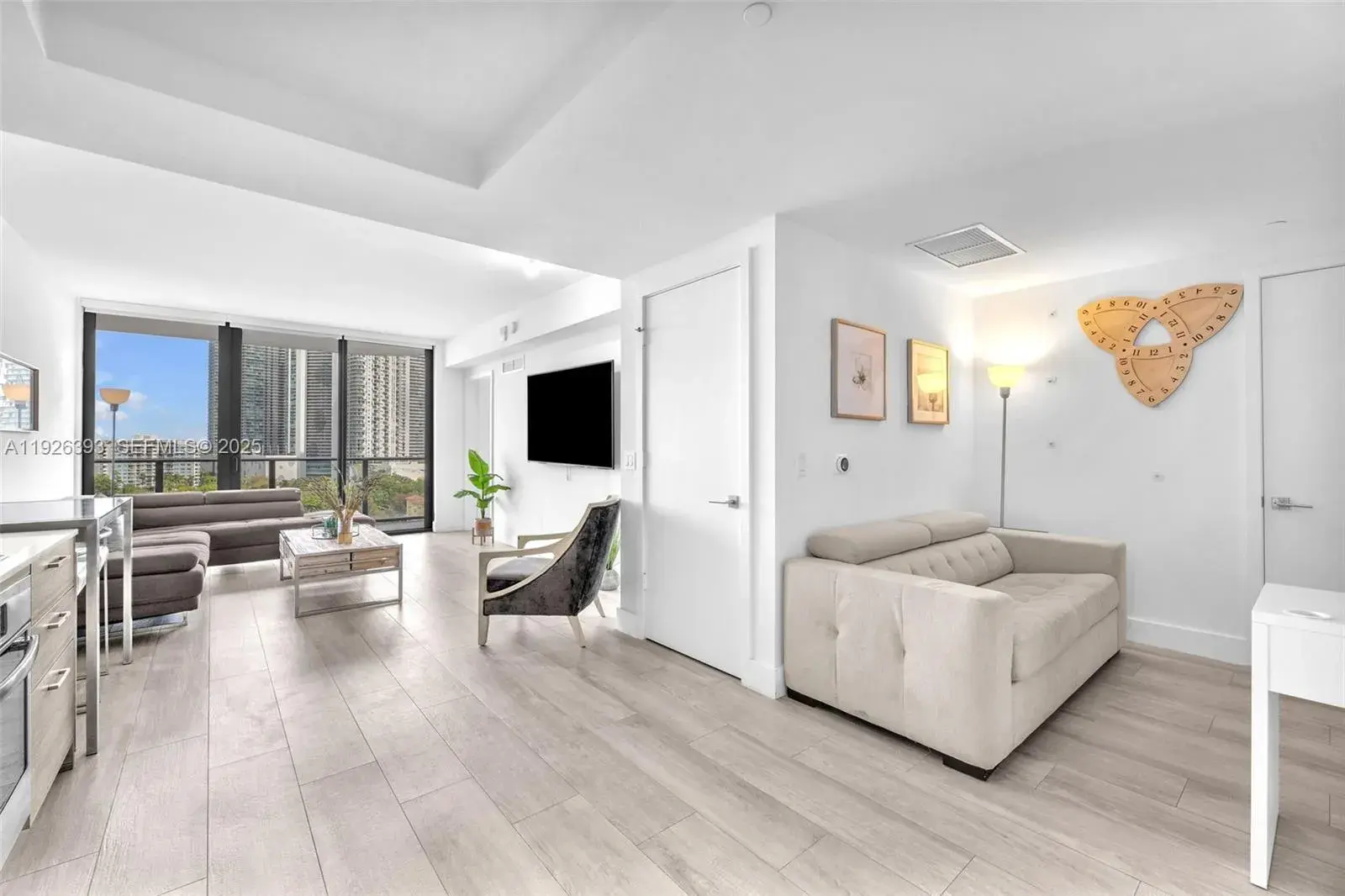 121 NE 34th St # 905, Miami FL 33137