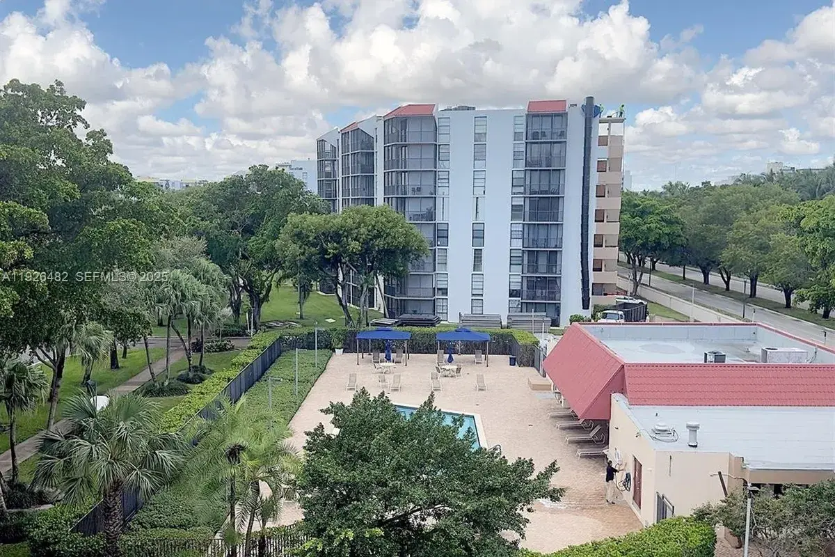 3301 N Country Club Dr # 811, Aventura FL 33180