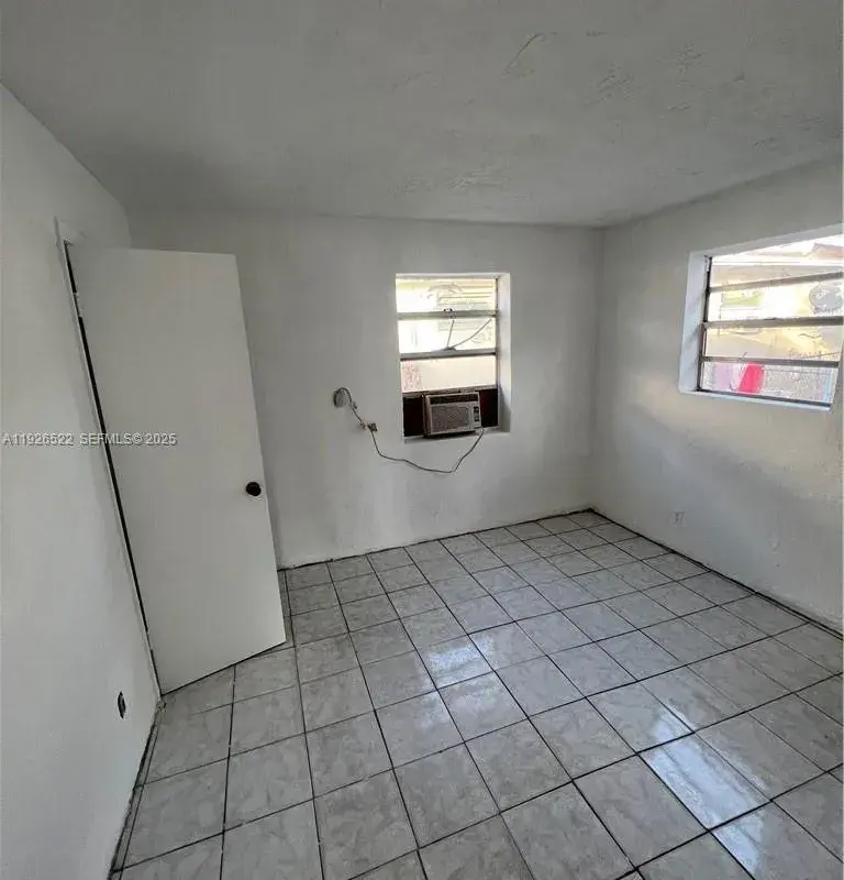106 NW 3rd St # 106, Hallandale Beach FL 33009