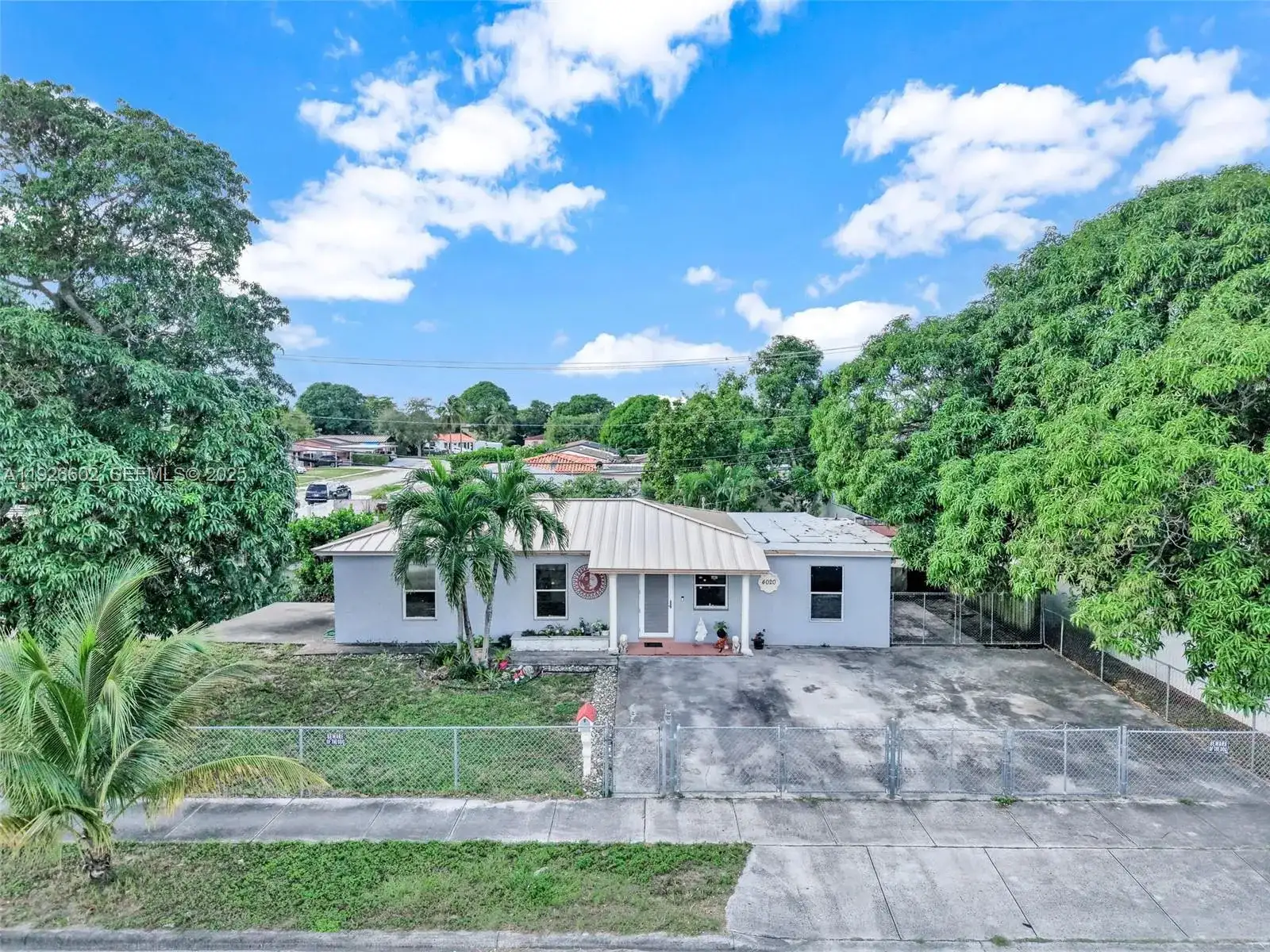 4020 E 10th Ave, Hialeah FL 33013 photo 2