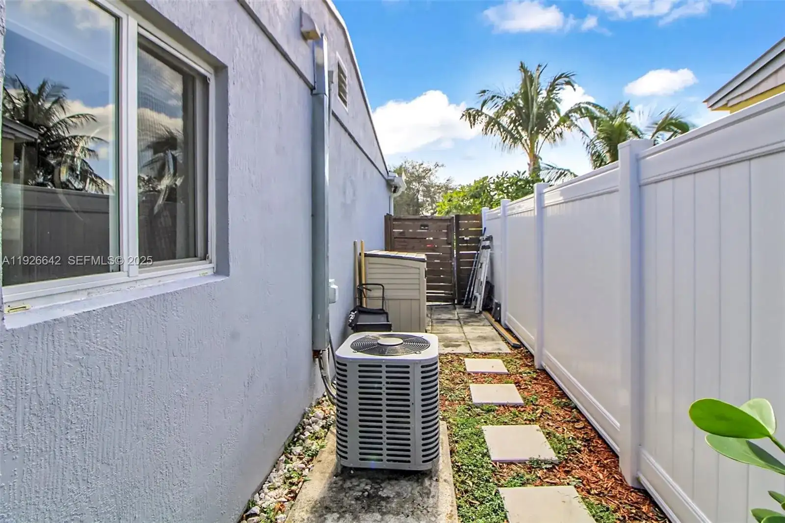 201 NW 51st Ct, Oakland Park FL 33309 photo 4