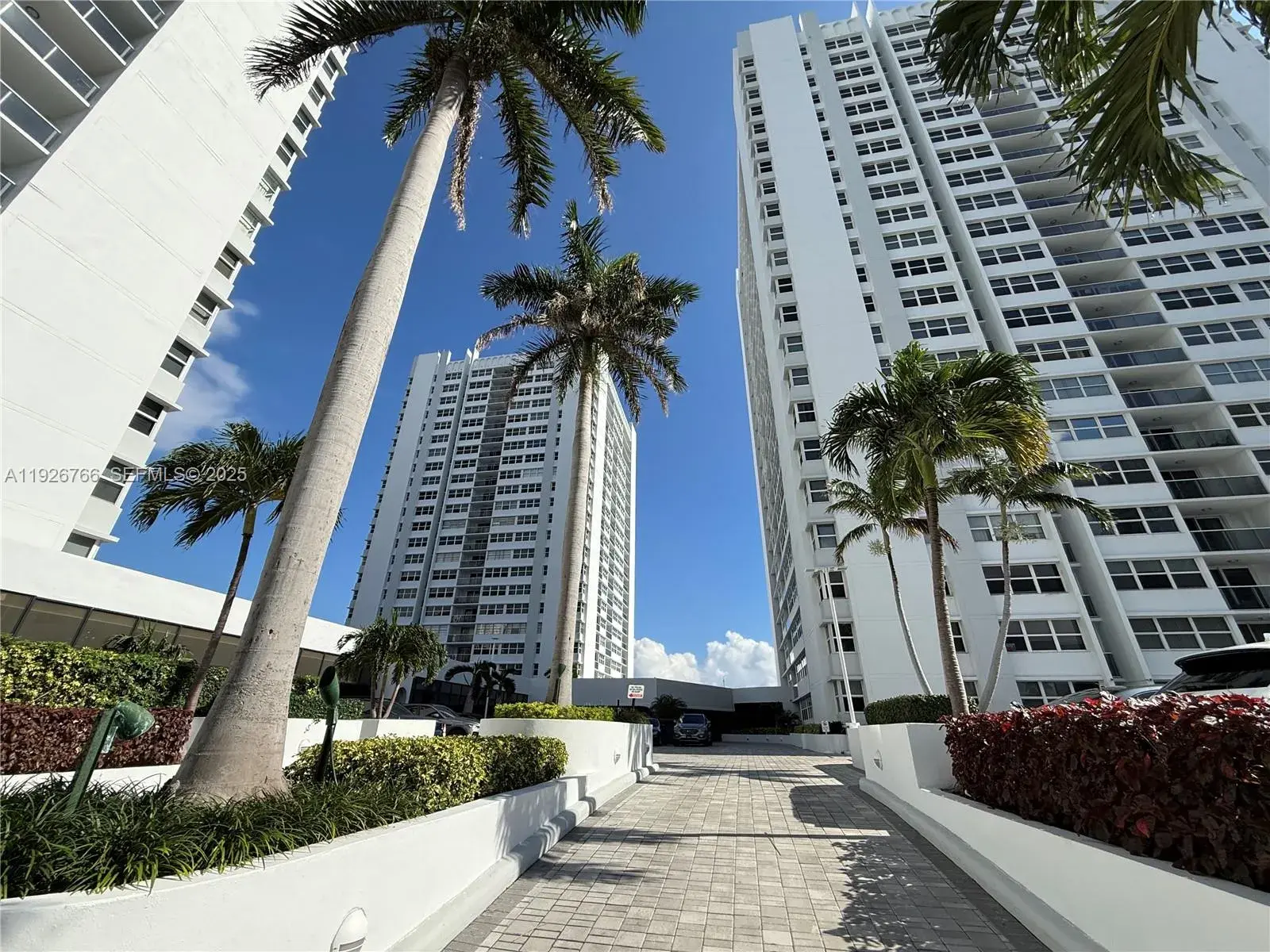 1890 S Ocean Dr # 1907, Hallandale Beach FL 33009