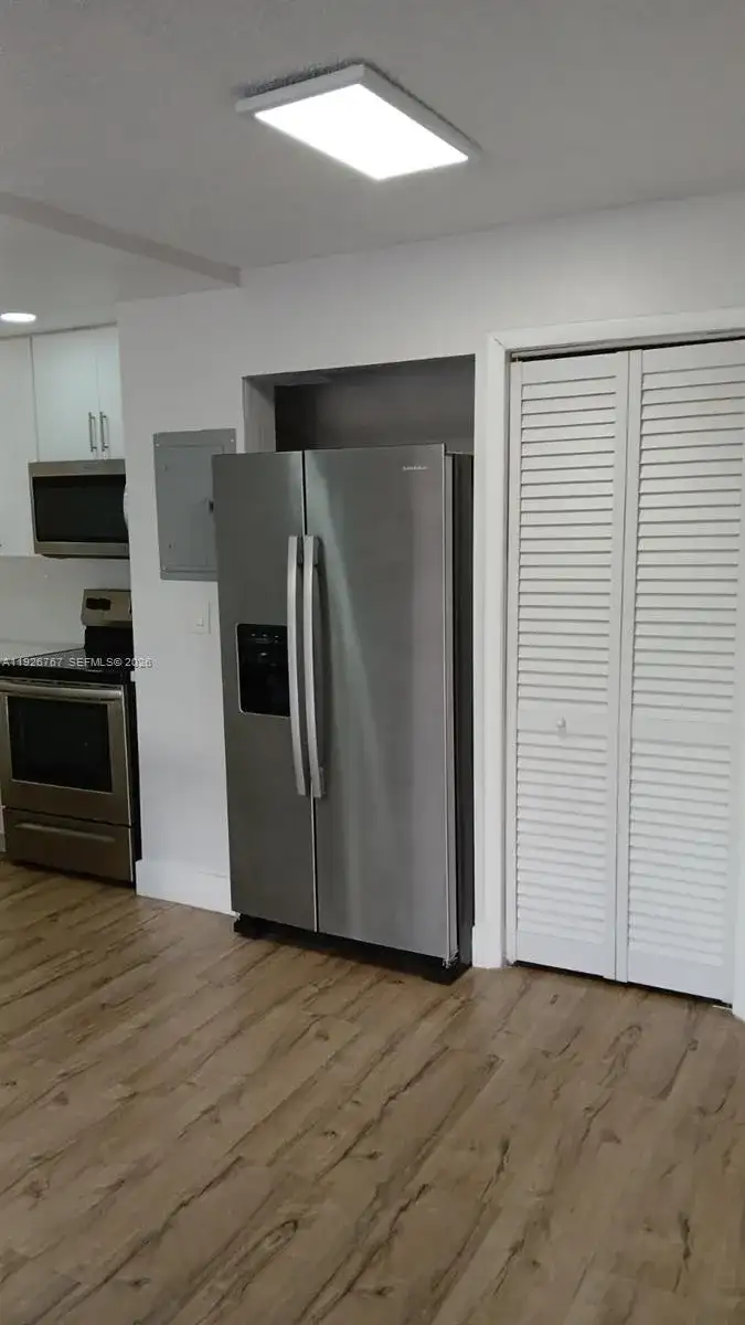 8820 Fontainebleau Blvd # 302, Miami FL 33172 photo 2