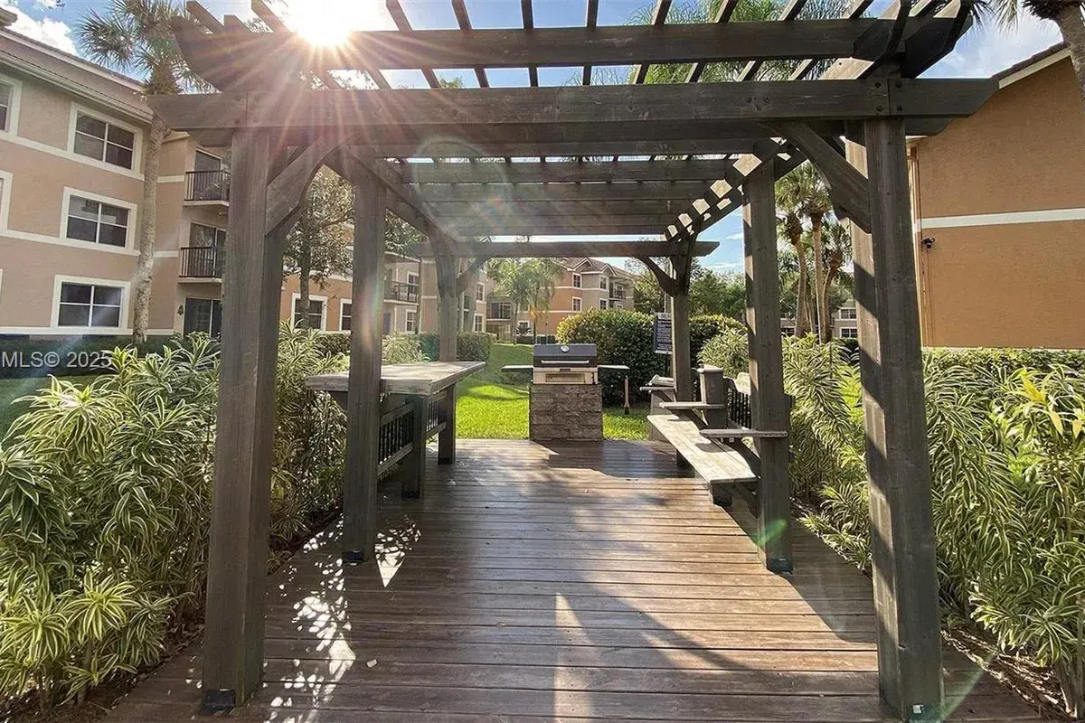 8741 Wiles Rd # 208, Coral Springs FL 33067