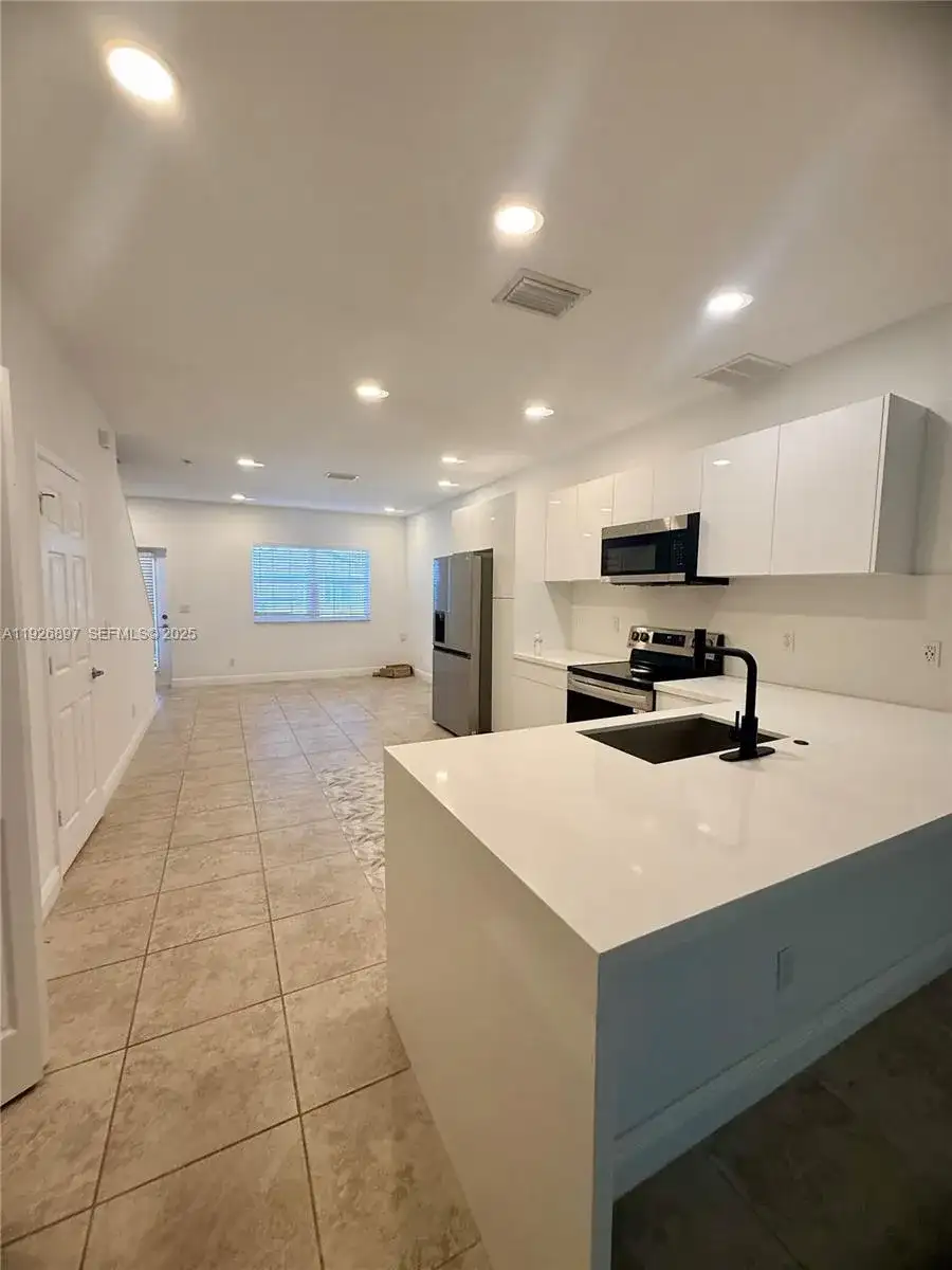 977 NE Trailside Run, Port St. Lucie FL 34983 photo 4