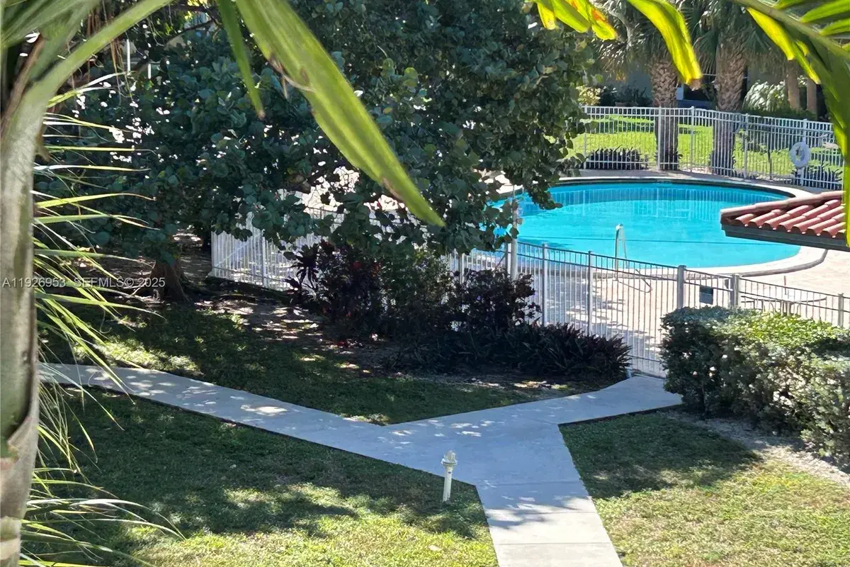 250 Layne Blvd # 312, Hallandale Beach FL 33009