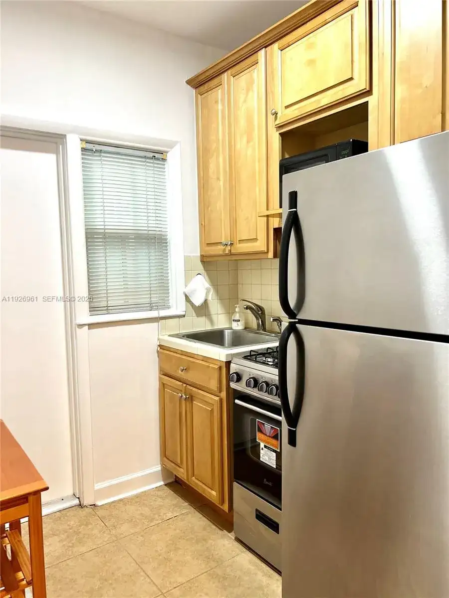 1561 Lenox Ave # 9, Miami Beach FL 33139 photo 4